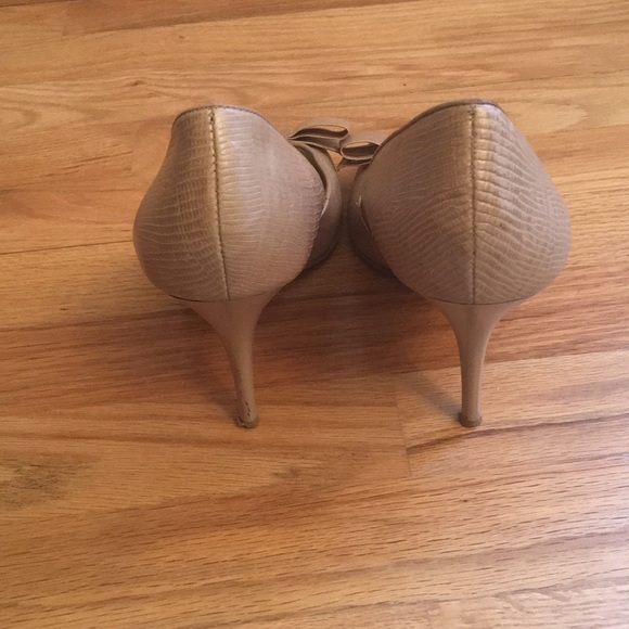 BCBG nude peep toe heels with bow detail. Size 10. - Picture 3 of 7